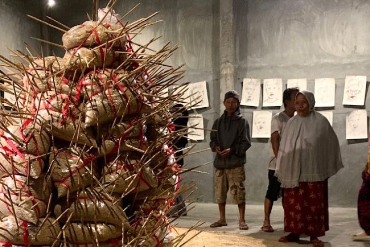 Pameran seni rupa.